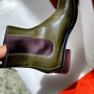 Cole Haan Women's Chelsea Boots size 8.5B